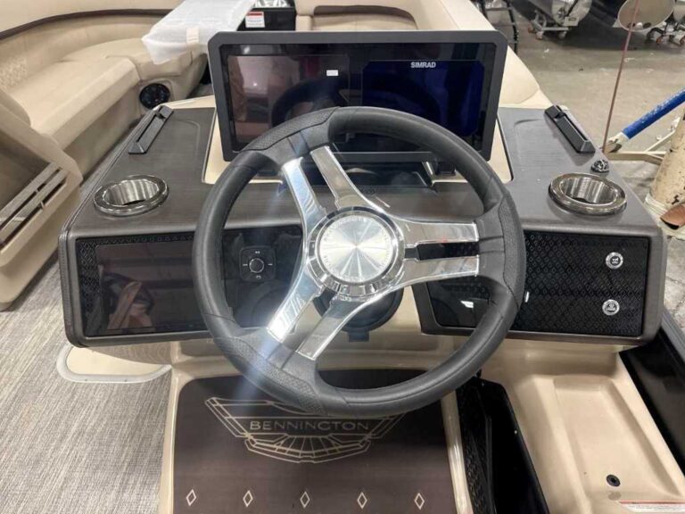 2026 Bennington 24MCSB - Center Swingback - Carbon Fiber Arch!!! US-ETWS9308J526 [photo 11]